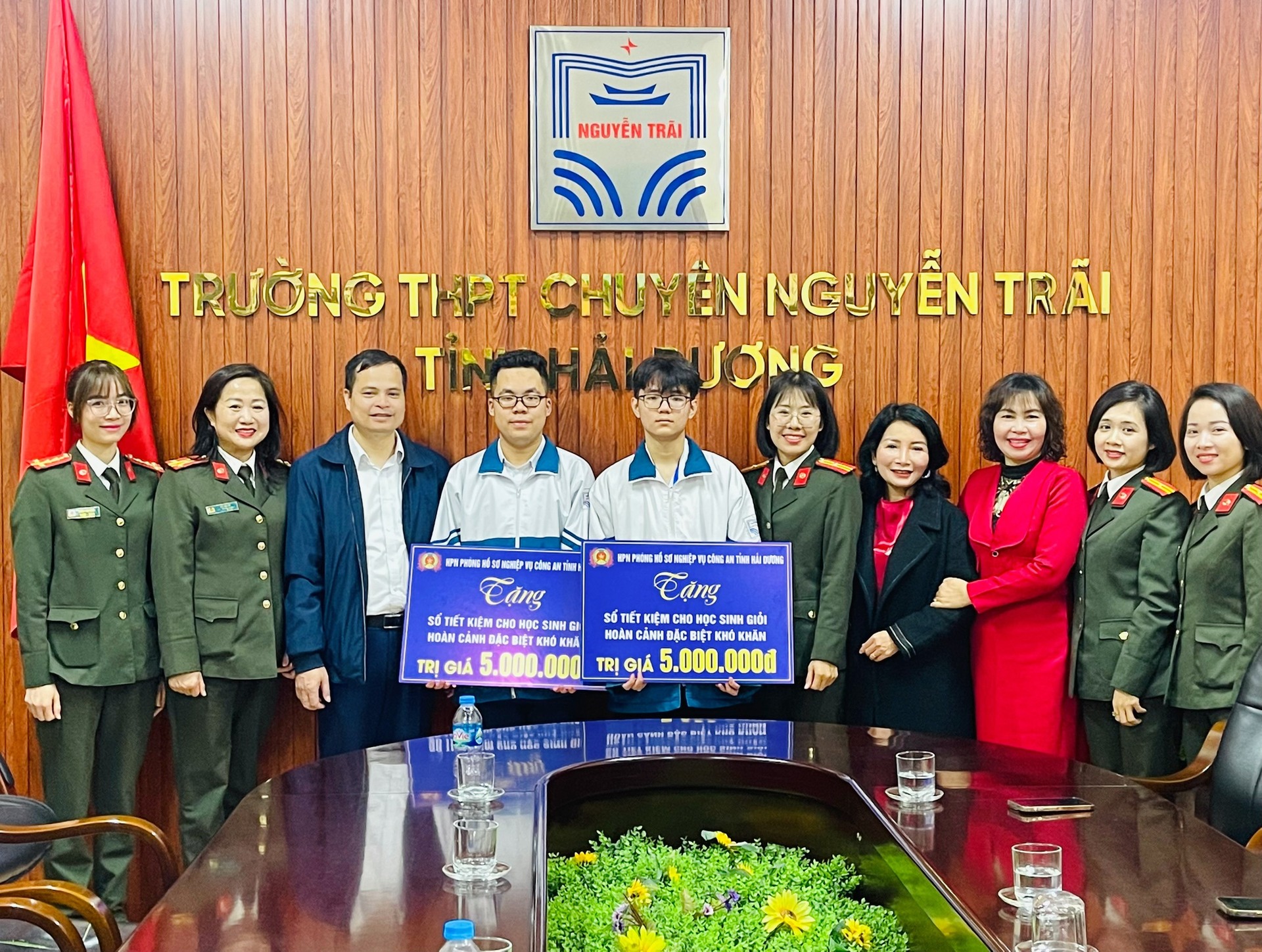 Hoạt động thiện nguyện "Cùng em đến trường".